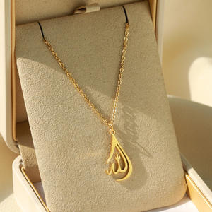 Mode personnalisé lettre <span class=keywords><strong>amour</strong></span> dieu patience en <span class=keywords><strong>arabe</strong></span> colliers femmes bijoux islamiques en acier inoxydable Allah pendentif en gros - Product Image 3