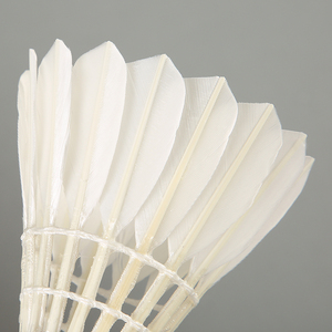Volant de <span class=keywords><strong>badminton</strong></span> Lingmei 80pro en plumes d'oie avec tête en liège naturel, approuvé BWF - Product Image 6