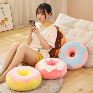 Coussin de canapé en forme de donut en peluche, design alimentaire amusant, avec rembourrage en coton PP, vente en gros - Product Image 4