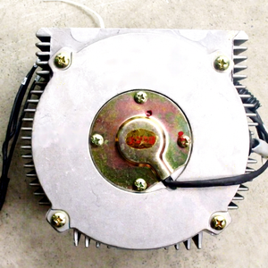 Motor para Operador de Puertas Mitsubishi EMB-48-8 1.75MS, Diseño Industrial Metálico para Uso en Ascensores Médicos - Product Image 1