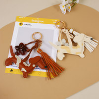 Llavero de piel sintética con diseño de Dachshund de la marca DEYU, bonito y seguro, para bolso, coche o como adorno para ropa.