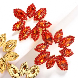 Pendientes de Botón de Lujo Europeos y Americanos de Alta Gama con Forma de Flor y Pedrería, Nuevos Pendientes Largos de Moda Exagerados - Product Image 5