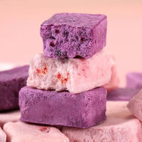 Knapperige gevriesdroogde yoghurtblokjes, gezonde yoghurtblokjes met fruitsmaak, snacks met probiotica voor kinderen