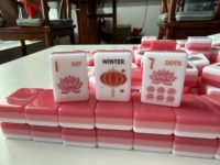 Set Ubin Mahjong Mewah Budaya Tradisional Tionghoa 3-Lapisan Akrilik Berukir Laser Cetak UV Motif Bunga Delima Bambu