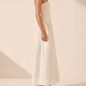 ชุดเดรสผ้าลินินผสมคุณภาพสูงแบบ OEM ตัดเย็บด้วยแผ่นผ้าแบบคอร์เซ็ท สายรัดไหล่แบบไร้สาย ชุดเดรสผู้หญิง กระโปรงพลีทยาว - Product Image 2