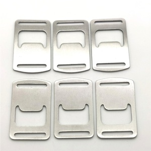 Regali promozionali Logo personalizzato cordino portafoglio in acciaio inossidabile dimensioni apribottiglie per <span class=keywords><strong>birra</strong></span> a forma di carta in metallo - Product Image 2