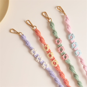 Porte-clés en macramé fait main, porte-clés bohème fait main, cordon de poignet pour clés et sacs - Product Image 3