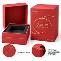 Boîte à parfum rigide avec couvercle, en papier spécial gaufré textile rouge Allure, avec logo personnalisé, insert en mousse surélevé, 10x10x14cm