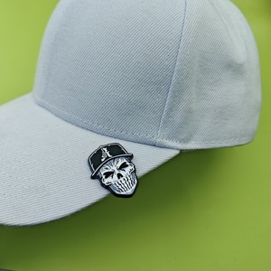 Yüksek kalite özel kovboy emaye beyzbol şapkası Ppin parlak kafatası korku Metal dekorasyon şapka Pin - Product Image 3