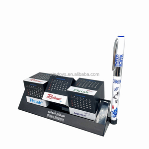 Quà Tặng Quảng Cáo Doanh Nghiệp Quà Tặng 3 Chiếc Magic Cubes Lịch Với Lịch Dưới Cùng Giấy In Lịch Năm Để Bàn - Product Image 1