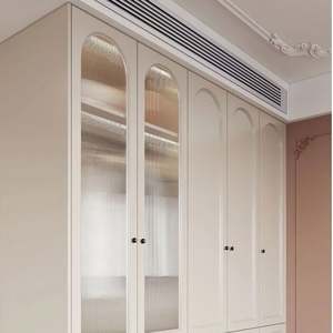 Armoire de style crème française pour chambre principale, armoire de rangement sur mesure avec porte en verre cannelé sculpté en arc - Product Image 2