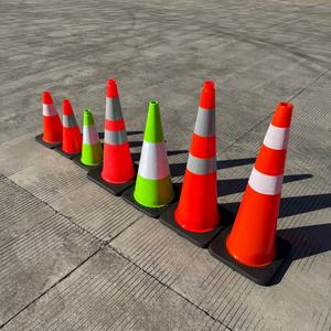 Flexibler grüner PVC-Straßenleitkegel, spritzgegossen, 70 cm, für Stadtstraßen und Verkehrssicherheit - Product Image 6