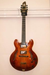 Guitare électrique Yunzhi Luthier artisanale 335 Hollow Body Archtop, table en épicéa massif, dos en érable, touche en ébène, finition brillante, personnalisée - Product Image 2