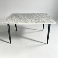 Table à manger rectangulaire en pierre frittée et marbre, mobilier de cuisine moderne et minimaliste avec pieds métalliques coniques robustes