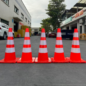 Cône de signalisation routière en PVC de 28 pouces, cône de sécurité en plastique hautement réfléchissant de 700 mm pour utilisation sur les routes et les rues - Product Image 5