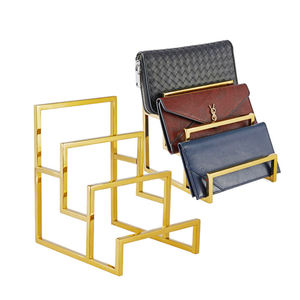 Support d'exposition en métal doré de luxe à 3 niveaux pour pochettes, sacs à main et portefeuilles, présentoir haut de gamme pour magasin et exposition - Product Image 2