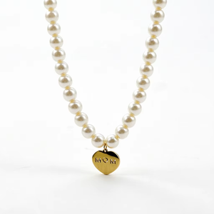 Collier classique en imitation perle avec pendentif cœur plaqué or MOM, bijoux pour femmes - Product Image 1