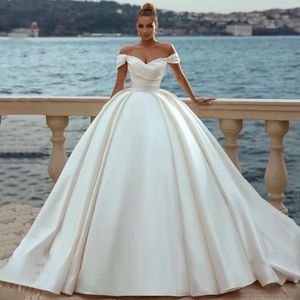 LY-WD0249 Robe de Mariée Bal Nuptial Jupe de Mariée Satin Épaules Dénudées Col en V Sans Manches Traîne Brosse Sexy Élégante Blanc Ivoire - Product Image 4