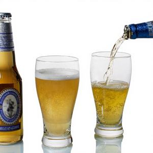 แก้วเบียร์พิมพ์ลายการ์ตูนโคแมน สำหรับวิสกี้ ไวน์ น้ำผลไม้ และน้ำดื่ม - ดีไซน์ทันสมัย ทรงเอวเข้ารูป สีสันสดใส - Product Image 1