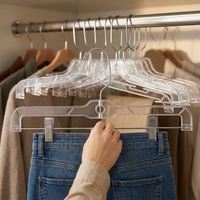 Platzsparender Multifunktions-Bodenaufhänger mit Hakenmontage und Metallclip für Jeans und T-Shirts