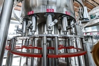 Machine de remplissage de boissons gazeuses avec eau gazeuse de jus gazeuse pour ligne de production de gaz Co2 boissons industrielles et gazeuses