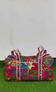 Sac de voyage matelassé en coton fait main indien pour femme – Confortable, décontracté, idéal pour le week-end, avec fermeture éclair, pour le shopping ou à porter à l'épaule - Product Image 3