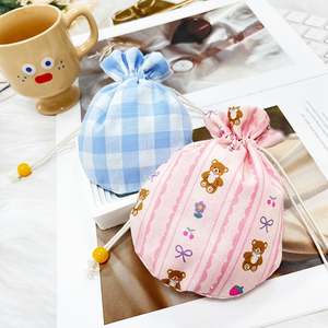 Petit sac en toile de coton avec cordon de serrage, fonctionnalité recyclable et logo à carreaux pour le rangement et les cadeaux - Product Image 5