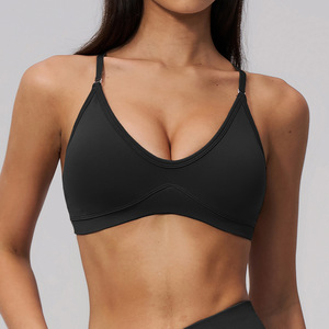 Reggiseno sportivo CNSHELL da donna 3-in-1 senza cuciture, con scollo all'americana, spalline incrociate regolabili, senza ferretto, <span class=keywords><strong>per</strong></span> yoga e uso quotidiano in palestra - Product Image 4