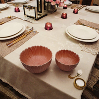 Ensemble de table en céramique de luxe de style classique Assiette à glaçure en relief et bol polyvalent Matériau en grès de conception portable