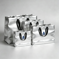 Tas Belanja Kertas Hijau Zaitun Custom dengan Logo Foil Perak dan Pegangan Satin untuk Kemasan Pakaian dan Kosmetik