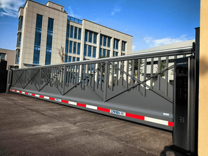 Puerta Corredera Automática de Aluminio Industrial para Fábrica, Escuela, Parque Industrial - Product Image 1