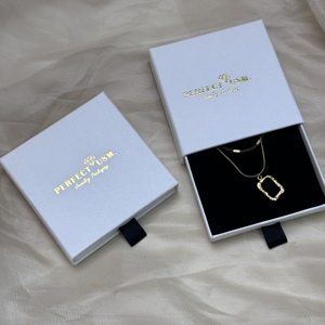 Boîte à bijoux coulissante mince et fine en carton recyclé coloré 9x9x1,7 <span class=keywords><strong>cm</strong></span> pour emballage cadeau de colliers et boucles d'oreilles - Product Image 5