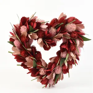 Corona di fiori a cuore di san valentino con decorazione domestica fatta a mano rossa di migliore qualità