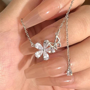 Collana girocollo con ciondolo a forma di farfalla floreale per donna, gioielli alla moda, regalo per l'uso quotidiano - Product Image 1