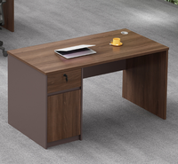 Venta al por mayor de nuevos productos Mesa de oficina de madera maciza Escritorio de oficina para personal Mesa de personal de coworking con cajones