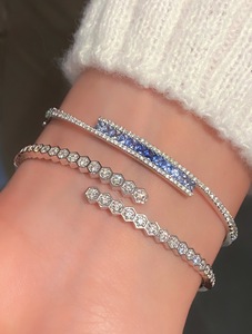 กำไลข้อมือทองคำแท้ 18K แบบปรับขนาดได้สำหรับผู้หญิง ประดับเพชรธรรมชาติ ยี่ห้อ Xinfly รุ่น Custom ดีไซน์เปิดได้ ยืดหยุ่นได้ ของแท้ ทำเองได้ - Product Image 1