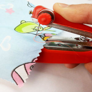 Zhejiang Logo Ontwerp Reis Handheld Naaigereedschap Verstelbare Handmatige Draagbare Mini Handmatige Naaimachine Huishoudelijke Prijs