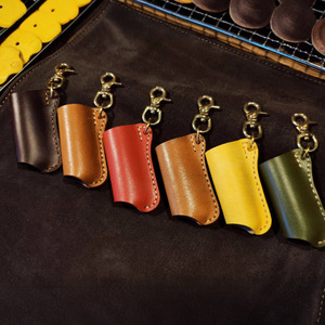 En stock: Estuche de cuero estilo retro para bálsamo labial, bolsa de almacenamiento portátil de cuero PU para bálsamo labial, estuche de cuero para brillo labial, llavero. - Product Image 1