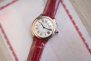 Montre mécanique automatique élégante et tendance avec verre saphir et bracelet en cuir de crocodile brillant rouge vin - Product Image 2