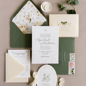 Elegante Juego de Invitaciones de Boda en Papel Offset con Impresión Digital, Diseño Floral en Relieve y Sobres Verdes para Ocasiones Formales - Product Image 1