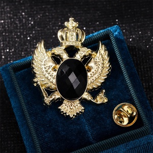 Broche de corbata para hombre estilo retro caballero, diseño de corona King's Trail con diamantes de imitación, chapado en plata, aleación de zinc, cristal esmaltado - Product Image 5
