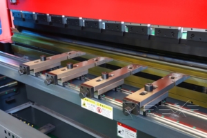 Prensa Plegadora CNC de Alta Eficiencia BEKIE DA53T 130T3200 con Servoaccionamiento Estun, Máquina Hidráulica para Doblar Chapas de Acero al Carbono - Product Image 3