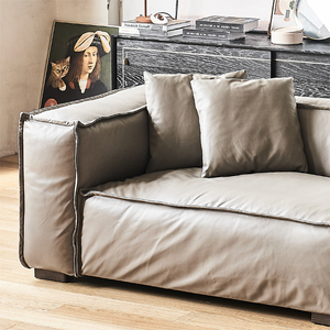 Canapés en cuir de luxe de marques italiennes avec coussins en plumes doux - Product Image 1