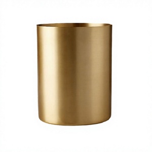 Poubelle en métal couleur or, design magnifique, pour usage extérieur et intérieur. - Product Image 1