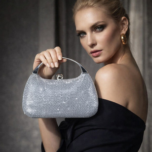 Pochette élégante demi-lune perlée, sac de soirée scintillant pour femme, sacs à main de mariée élégants en strass avec chaîne - Product Image 6
