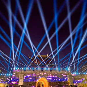 ไฟหัวขยับ LED ประสิทธิภาพสูง กันน้ำระดับ IP65 พร้อมตัวเลือกสีแบบกำหนดเองและ RGBW สำหรับคอนเสิร์ตและงานแสดงกลางแจ้ง - Product Image 1