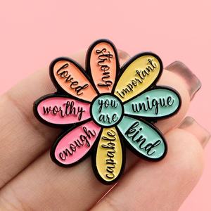 Pin Esmaltado con Diseño Floral y Citas, Impresión UV, Aleación de Zinc Plateada, Diseño de Amor para Bolsos y Ropa - Regalo de Año Nuevo Chino y Día del Padre - Product Image 1