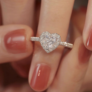แหวนเพชรเทียมสำหรับผู้หญิง ทองคำขาว 14K เพชรเล็บมือ 0.8 กะรัต ทรงหัวใจ สำหรับงานแต่งงานและงานหมั้น - Product Image 3