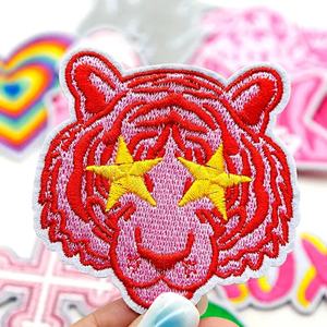 Grosir kecil bordir besi Pada Patch tas Jeans pakaian Diy bordir huruf XOXO Pink Tiger Patch untuk Gril topi wanita - Product Image 2