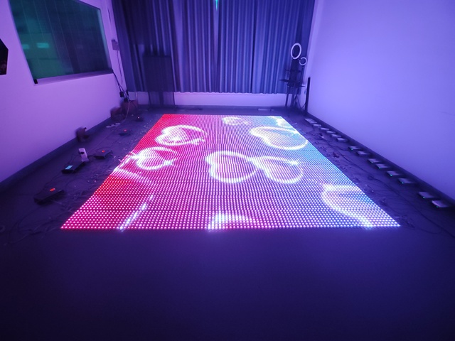 P41.6 Outdoor Flexible LED Mesh Screen Building Large Advertising Display IP67 High Brightness 8000Nits for Stadium Mall Square